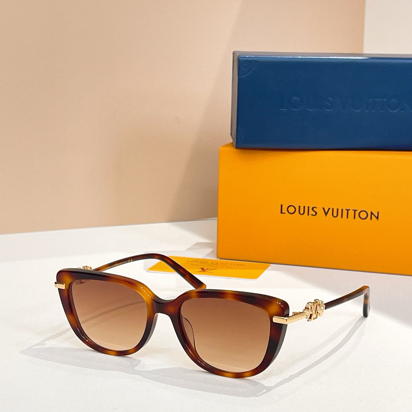 25 new Fashion sunglasses