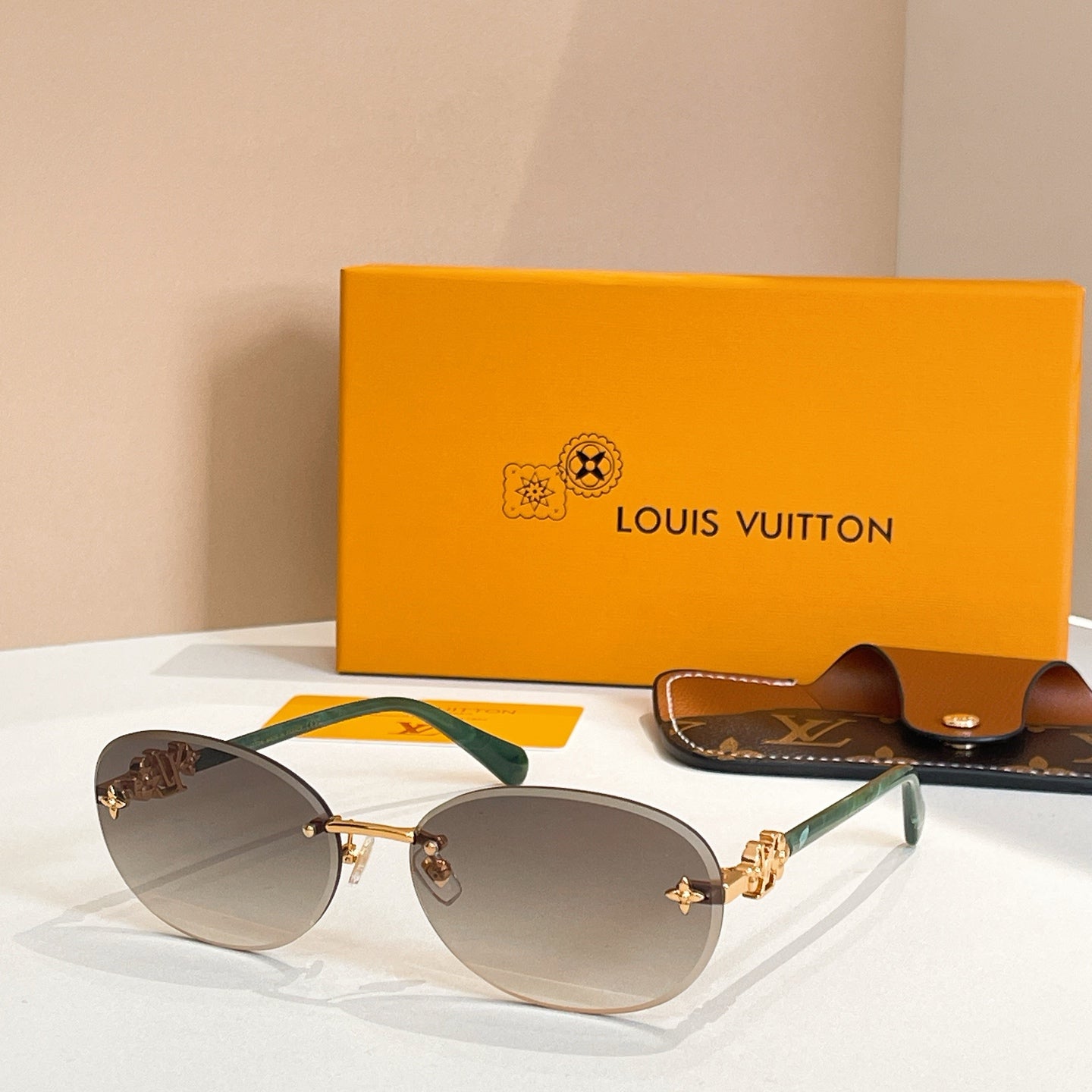 25 new Fashion sunglasses