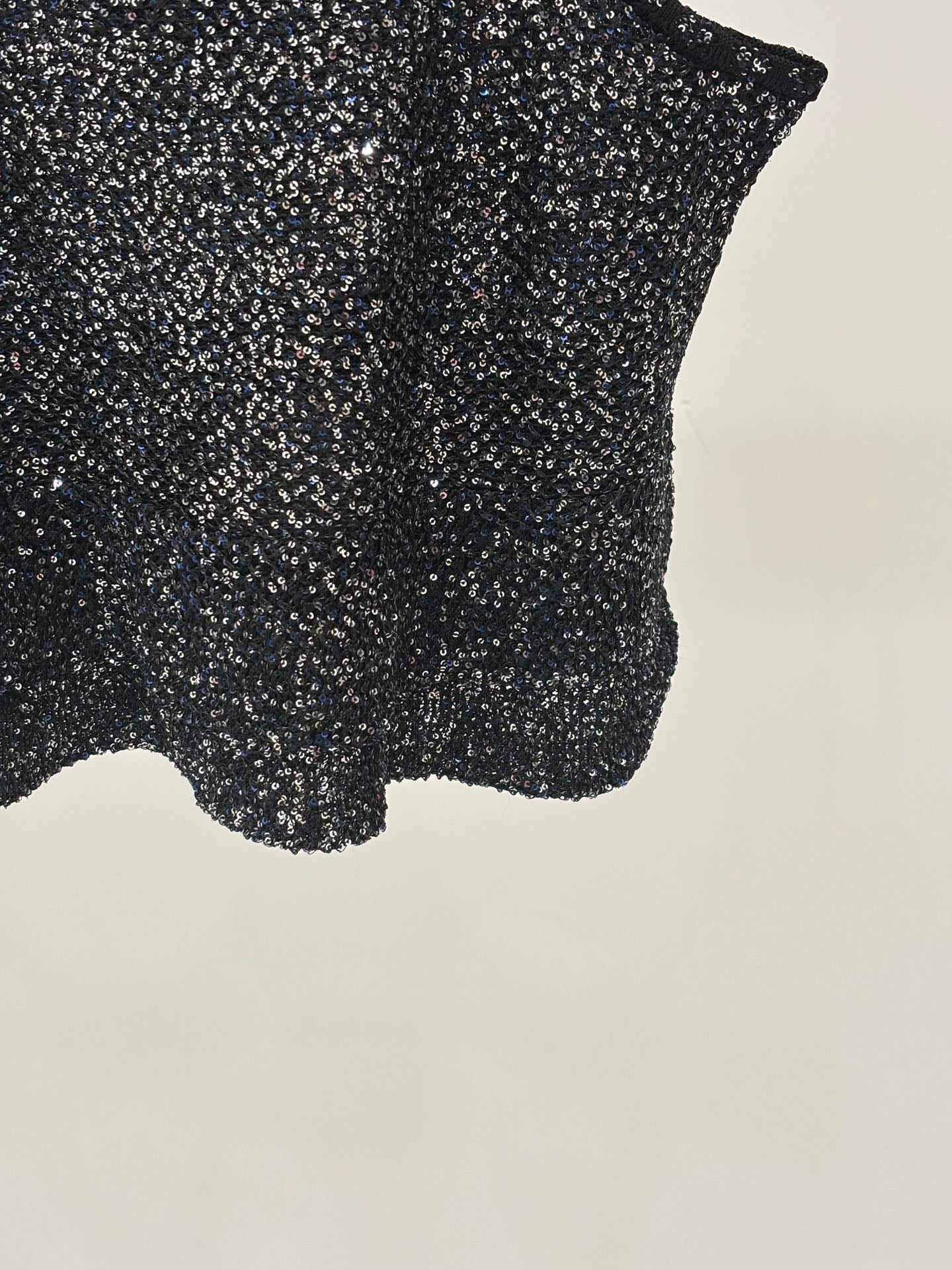 25ss Early spring new diamond button sequins decorated ruffled knitted vest