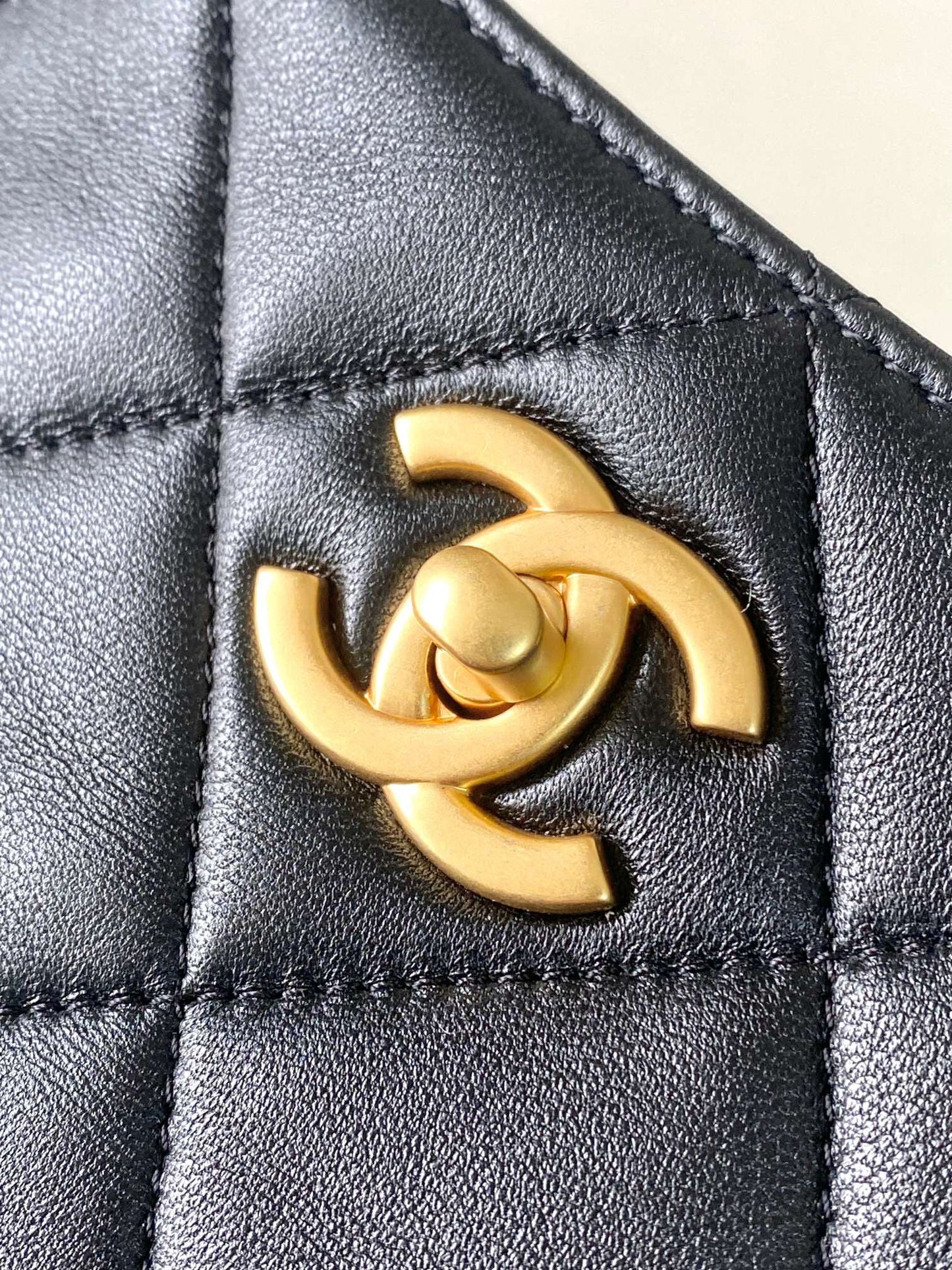 24 Folding hobo underarm bag