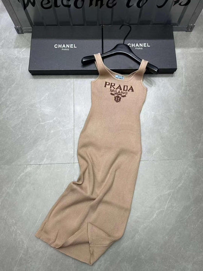 25 Summer new classic jacquard letter sleeveless knitted dress