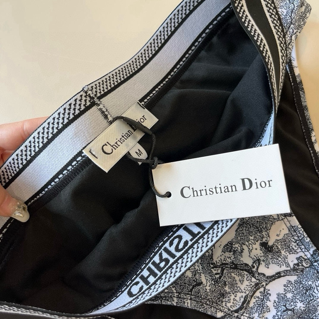 25 new summer two-piece swimsuits