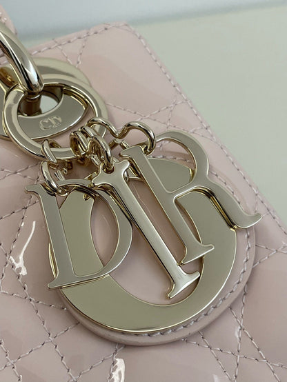 25 Lady four-compartment patent leather bag