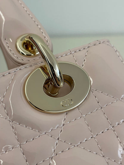 25 Lady four-compartment patent leather bag