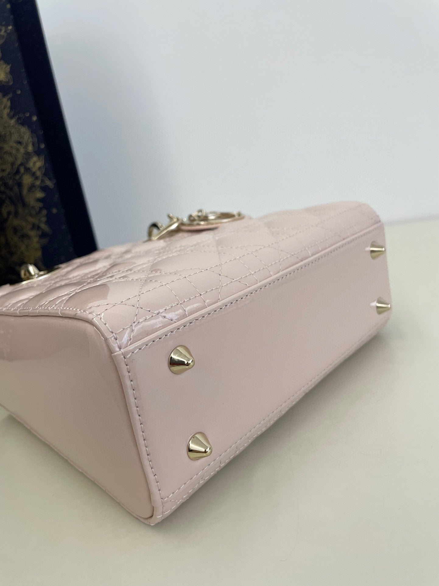 25 Lady four-compartment patent leather bag
