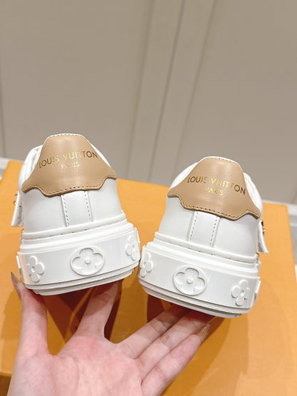 25 New four-leaf clover 🍀 sunflower 🌞 charm small white shoes