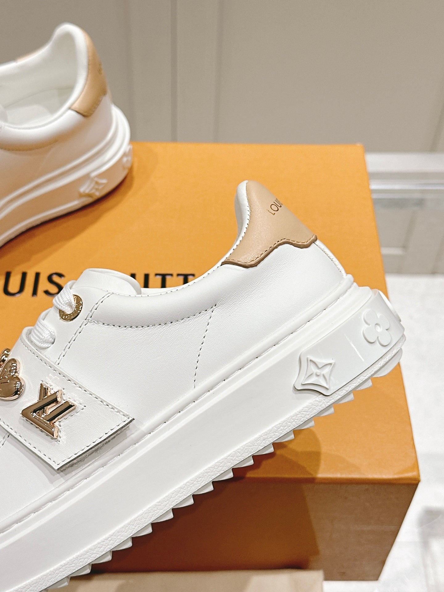 25 New four-leaf clover 🍀 sunflower 🌞 charm small white shoes