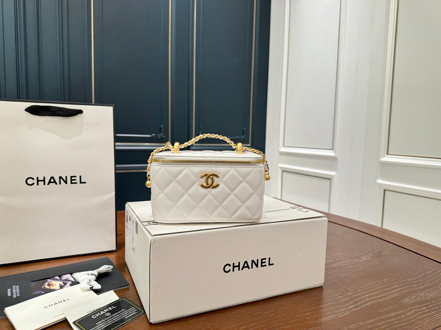 25 new chain cosmetic bag with mirror