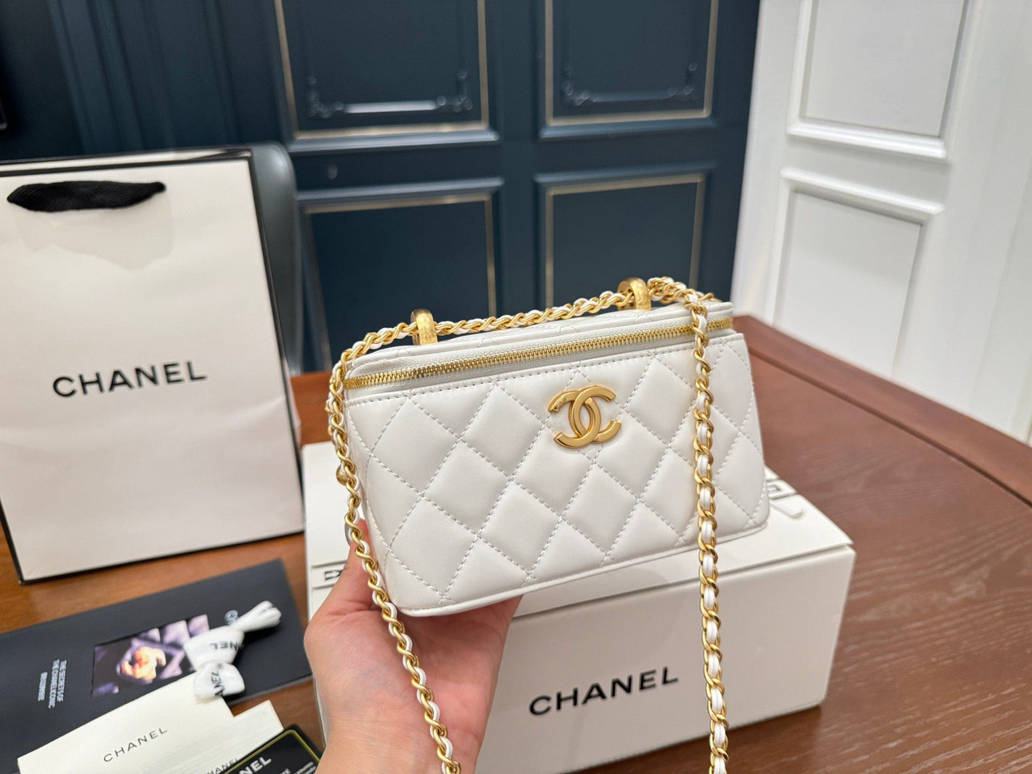 25 new chain cosmetic bag with mirror