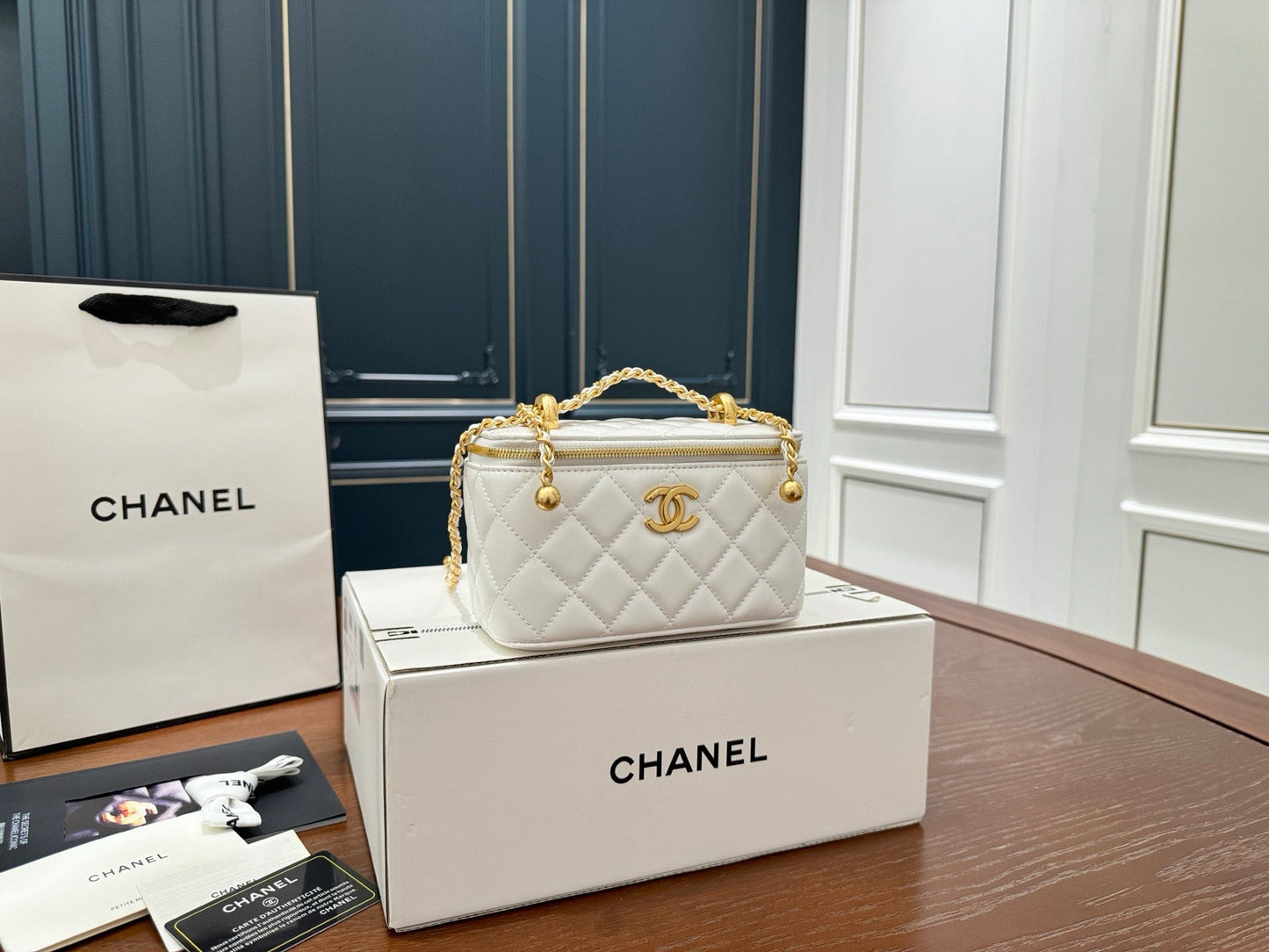 25 new chain cosmetic bag with mirror