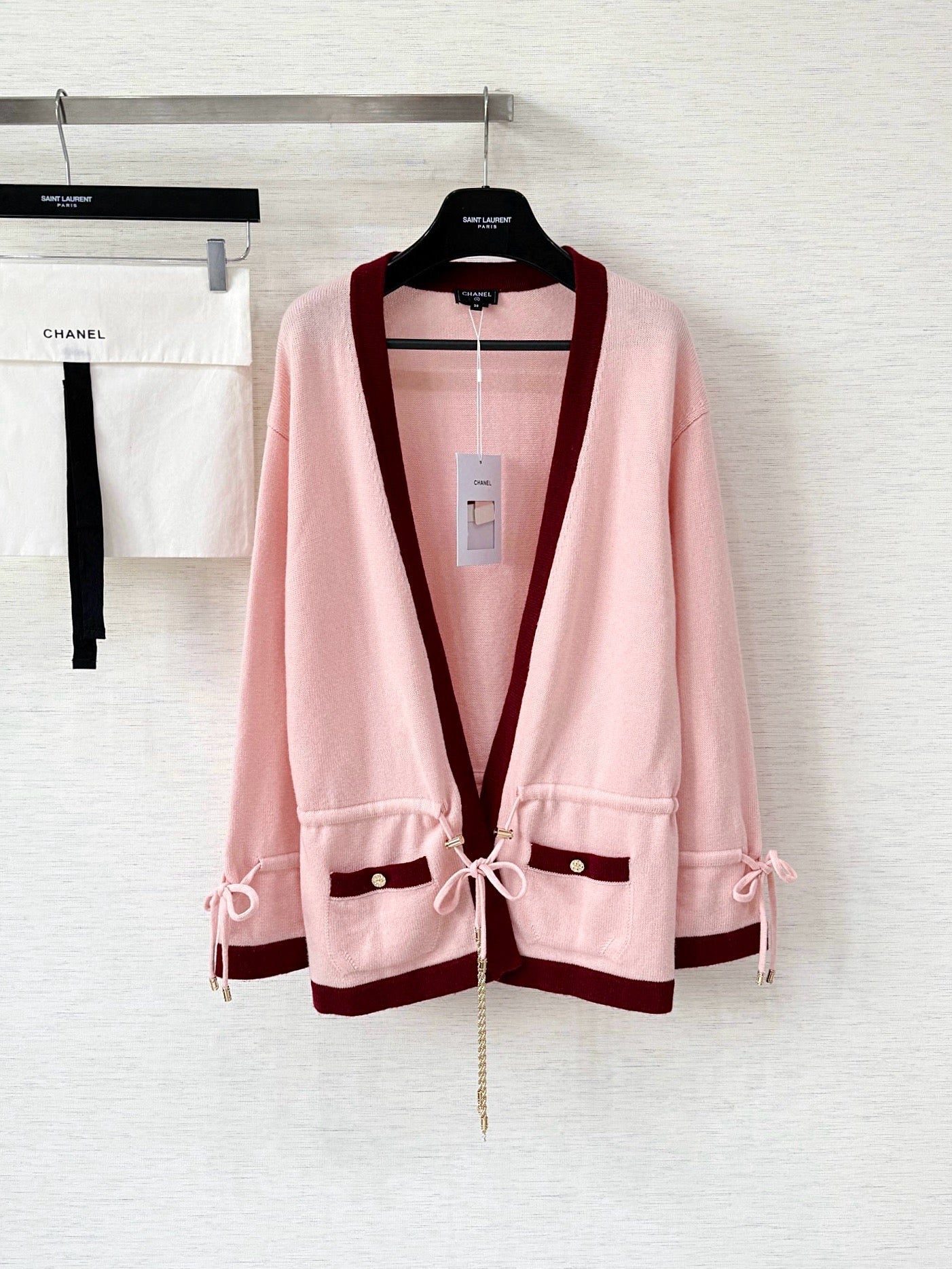 Pure wool cardigan with custom color and dyeing, contrasting color splicing, drawstring