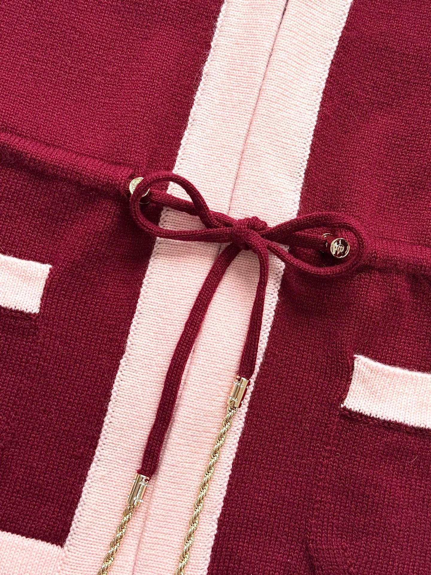 Pure wool cardigan with custom color and dyeing, contrasting color splicing, drawstring