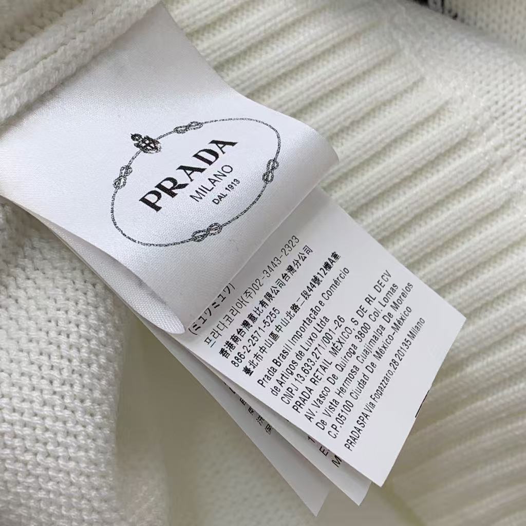 25fw Chest logo sweater