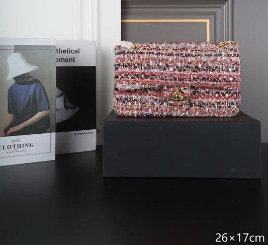 New pink tweed chain shoulder bag