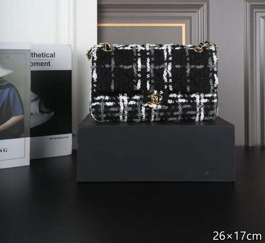 New tweed chain shoulder bag