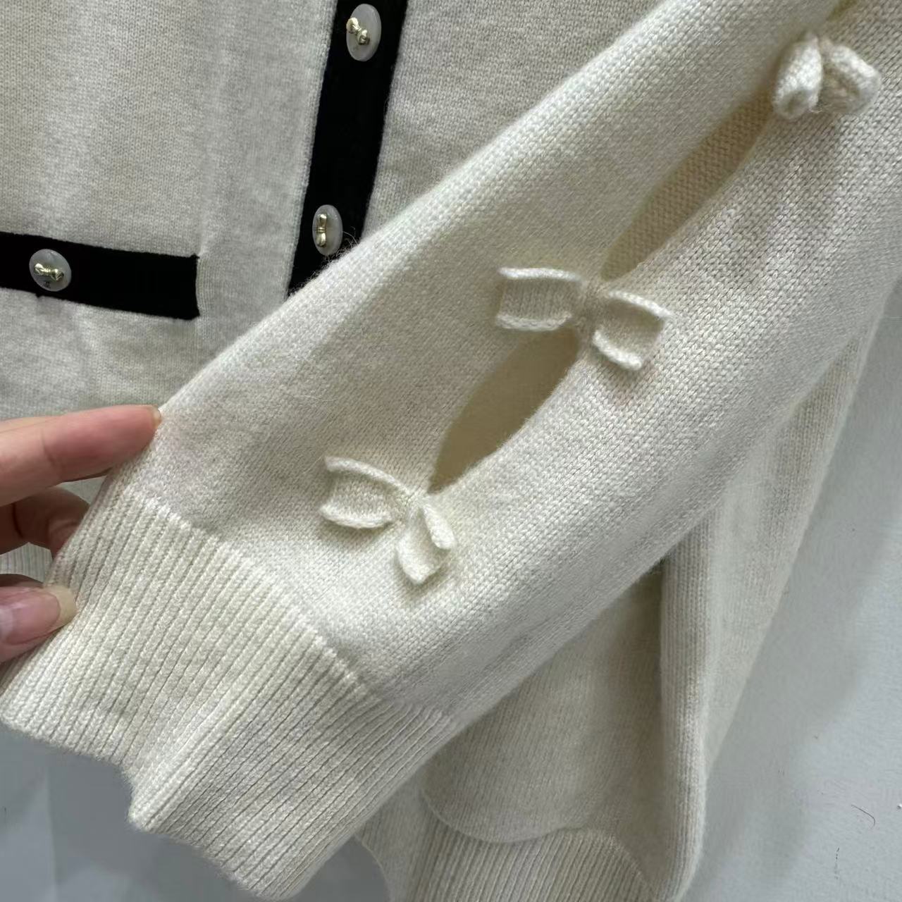 25 Bow decoration cashmere knitted cardigan