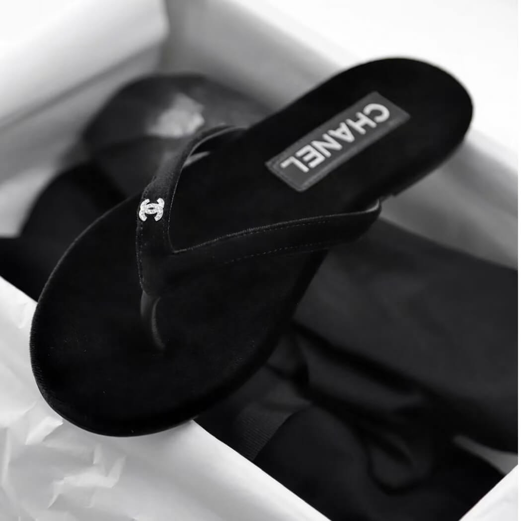 Casual Slim-Strap Velvet Flip-Flops