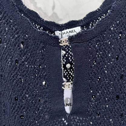 Minimalist Wave-Edge Cut-Out Vest