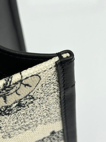 Embroidered Cowhide White Animal Small Crossbody Tote Bag