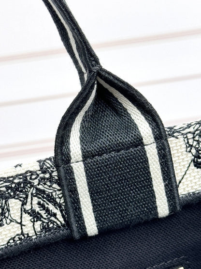 Embroidered Cowhide White Animal Small Crossbody Tote Bag