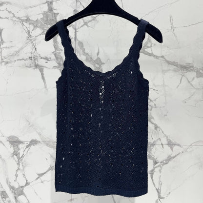 Minimalist Wave-Edge Cut-Out Vest