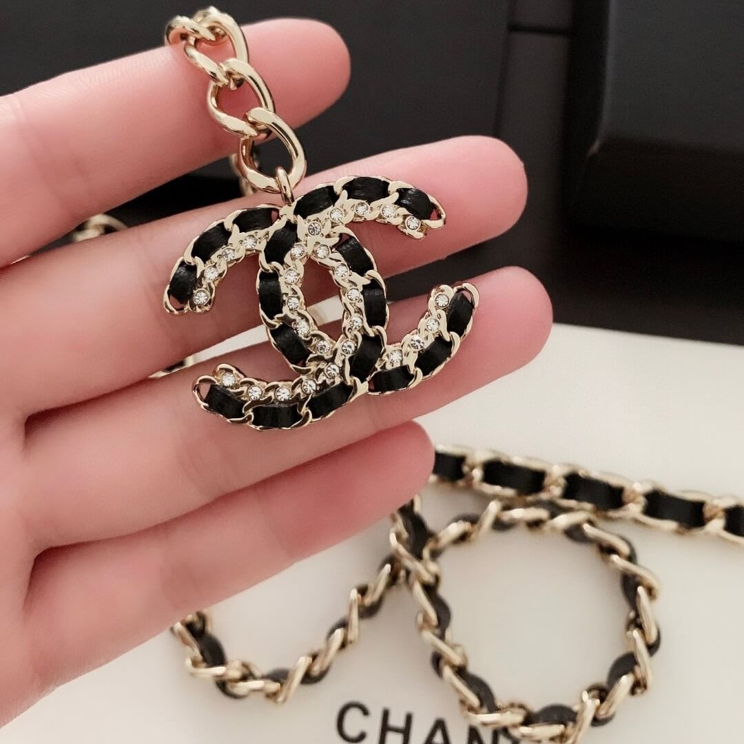 Elegant Pearl Chain Belt