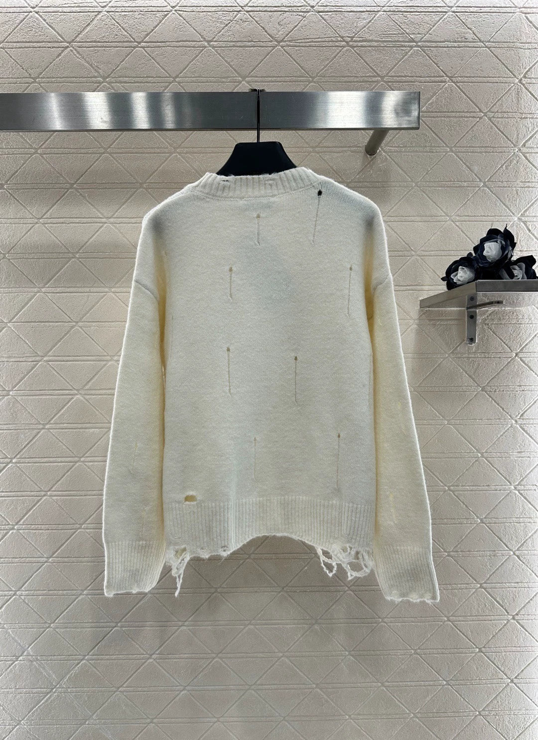 25fw Broken hole sequin round neck sweater