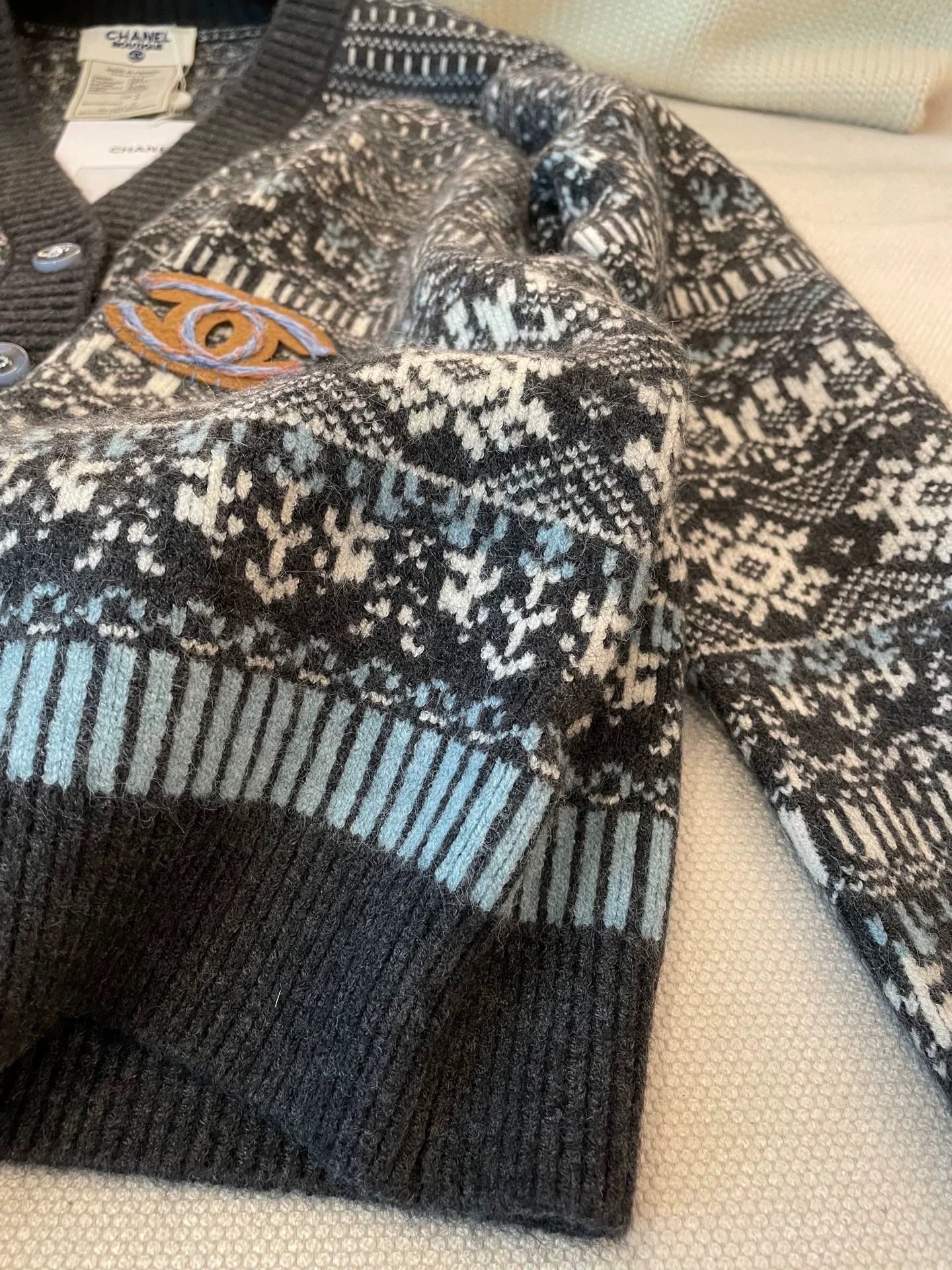 25fw New V-neck cardigan（Medieval Series）