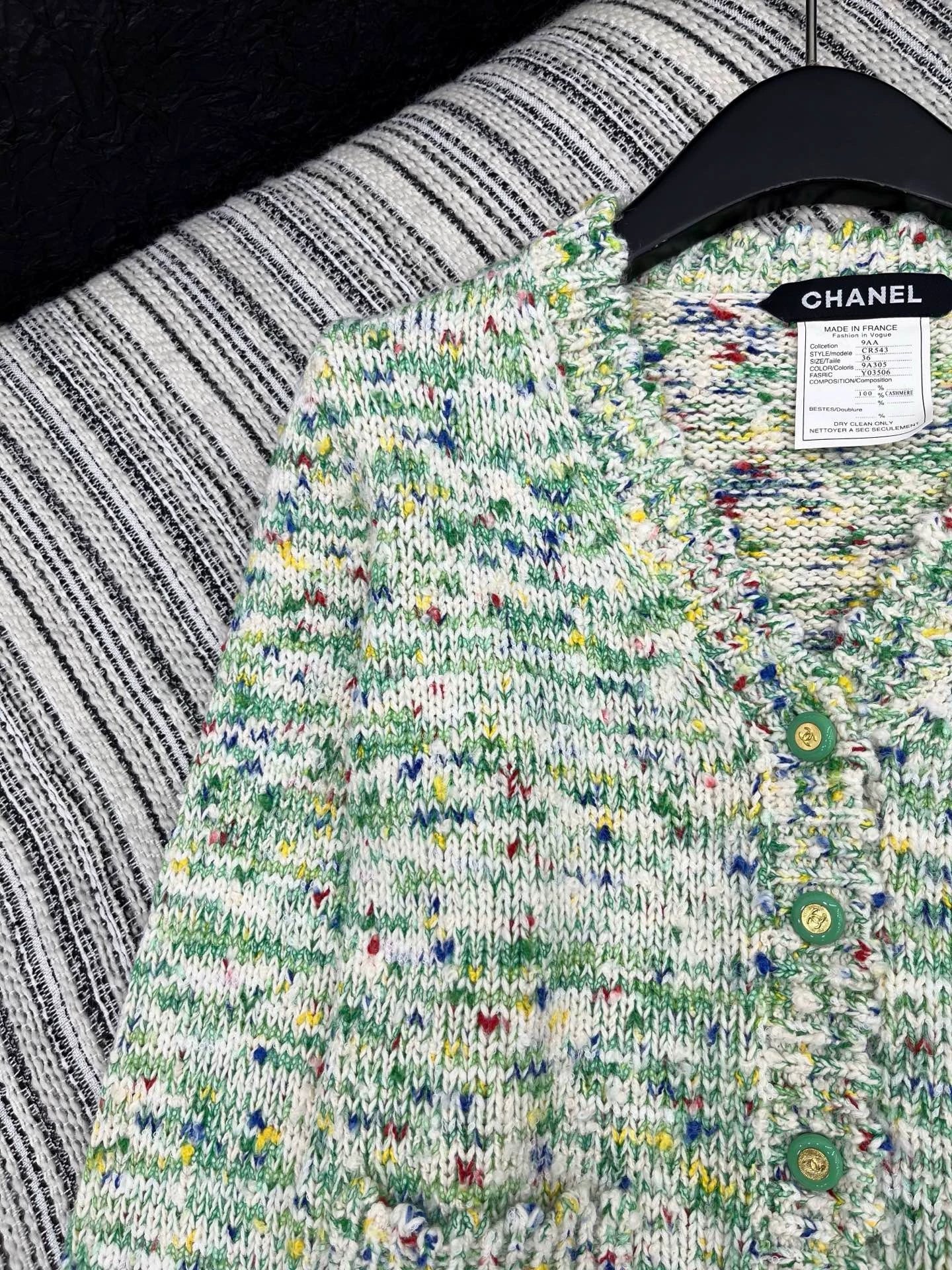 25fw Gem buckle V-neck long sleeved knitted jacket