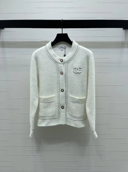 Round neck chain knitted cardigan