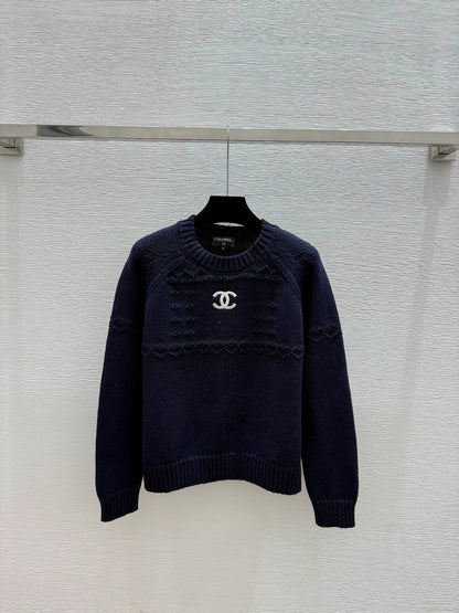 Jacquard round neck knitted long sleeved shirt