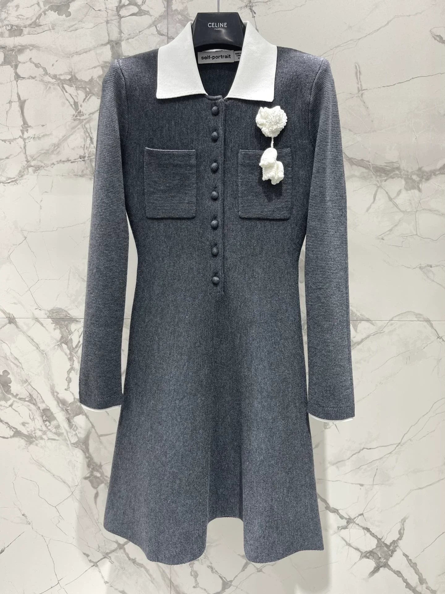 25fw Hook flower contrasting lapel long sleeved knitted dress