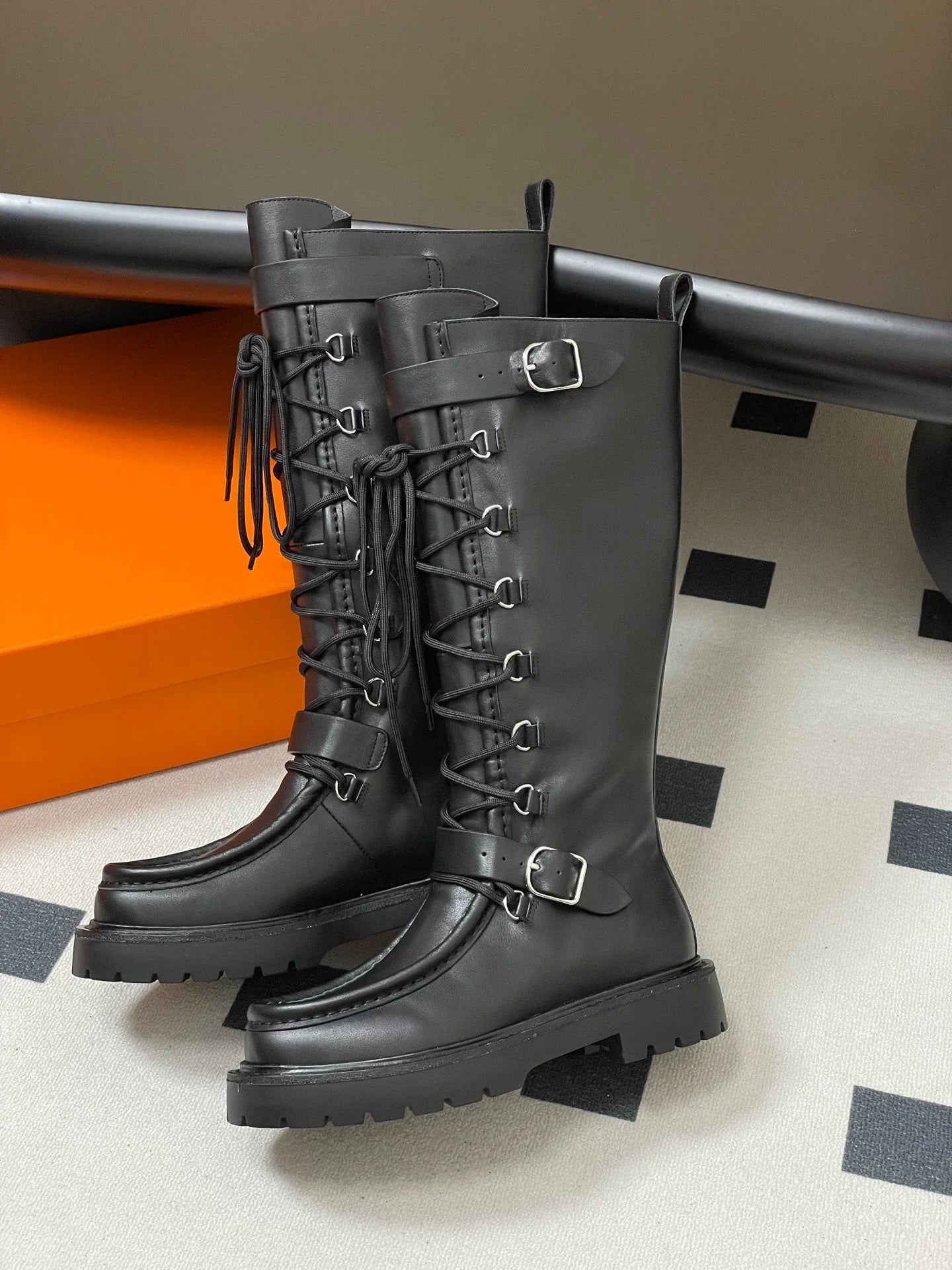 25Fw thick soled straight boots