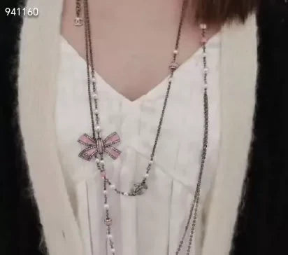 Pink enamel bow pearl sweater chain