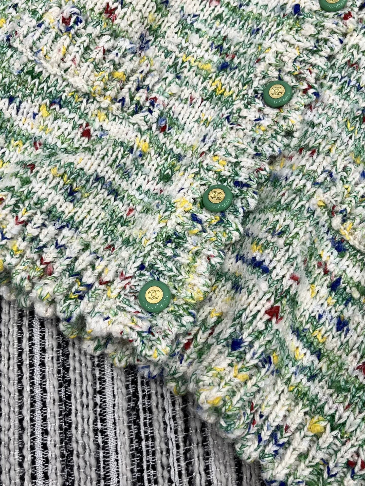 25fw Gem buckle V-neck long sleeved knitted jacket