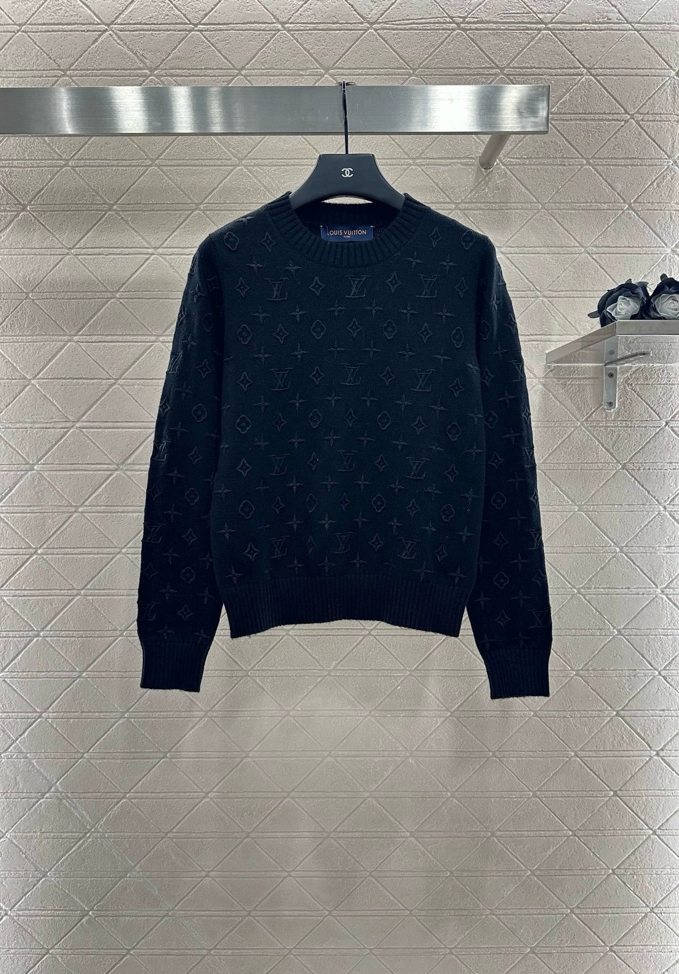 L 25 Embroidered jacquard sweater