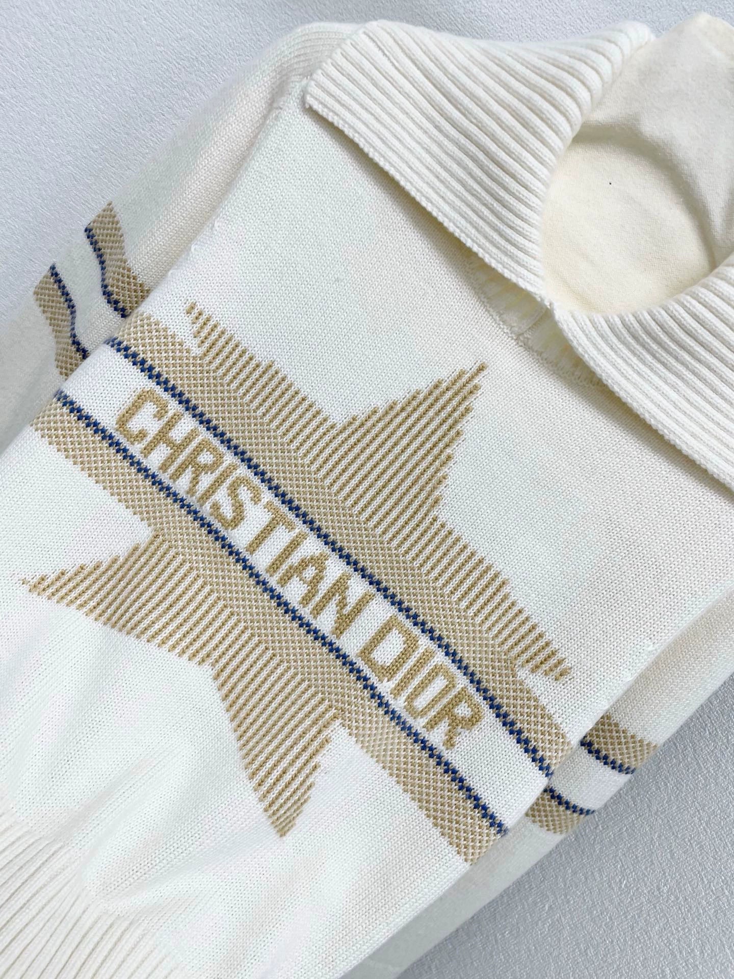 25fw Vertical contrasting navy neck sweater