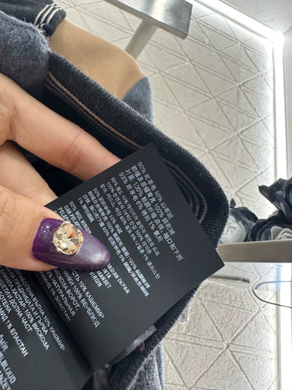 Wool color blocked letter set