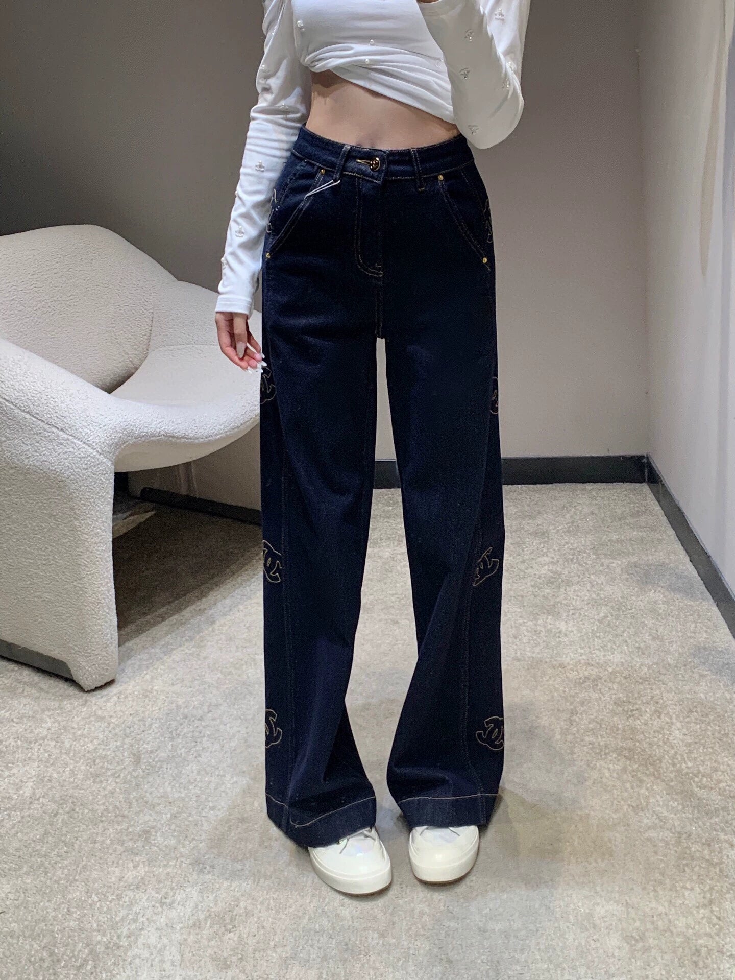 Side embroidered denim pants