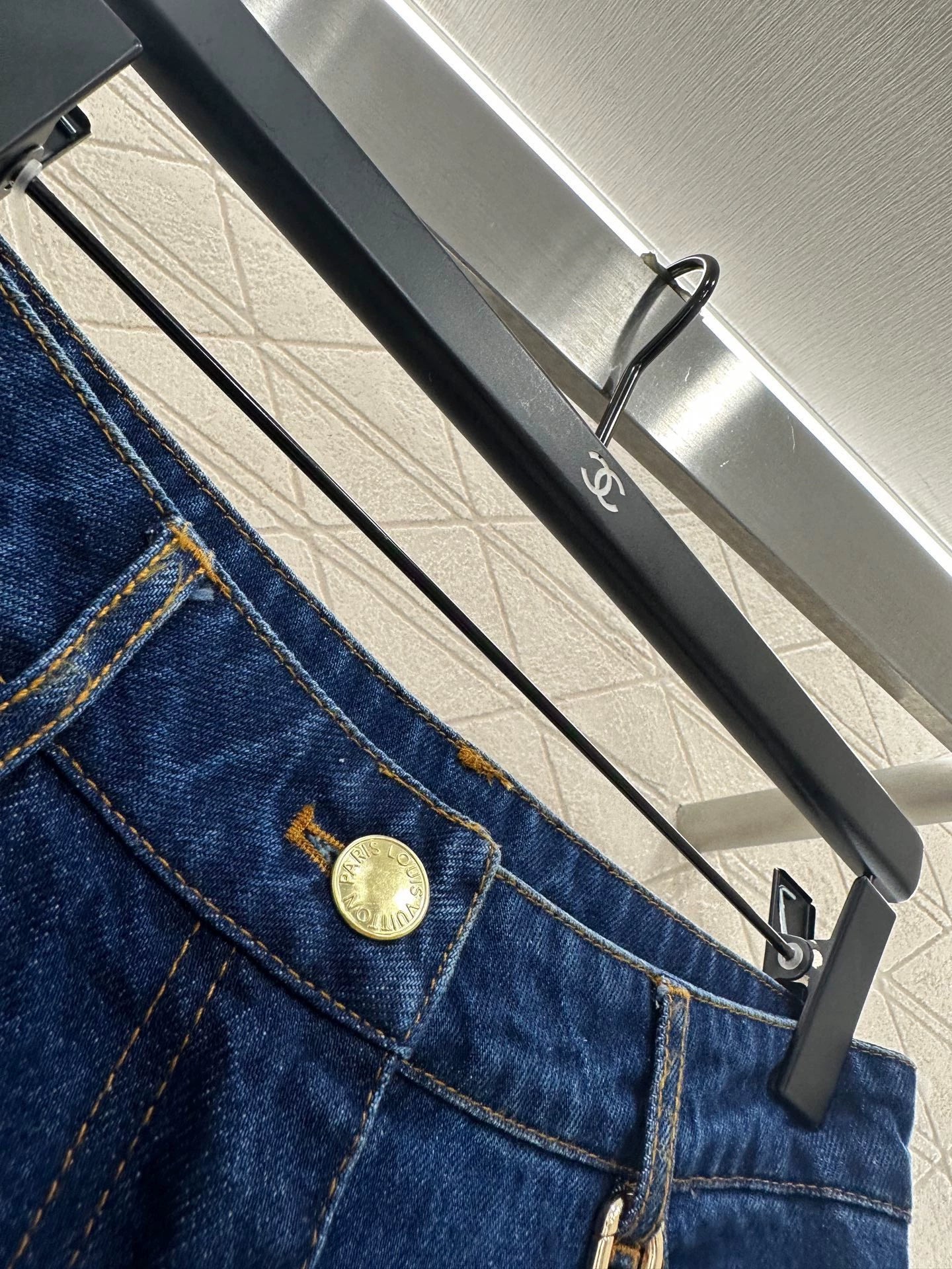 25fw Cat pendant straight leg jeans