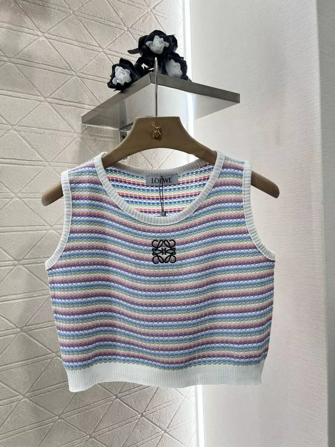 25 Spring and Summer New Contrast Stripe Embroidery Knitted Vest