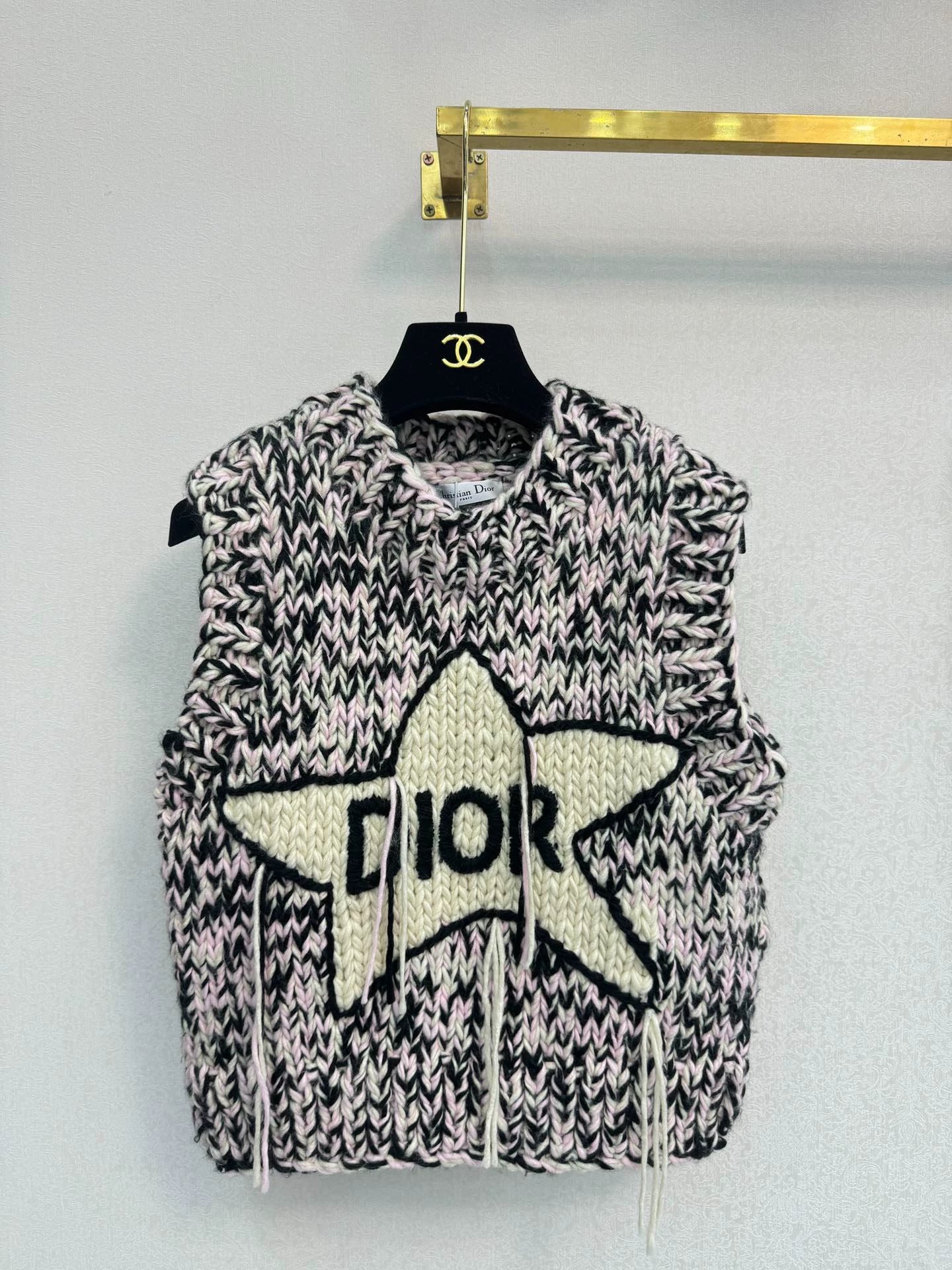 Five pointed star knitted vest