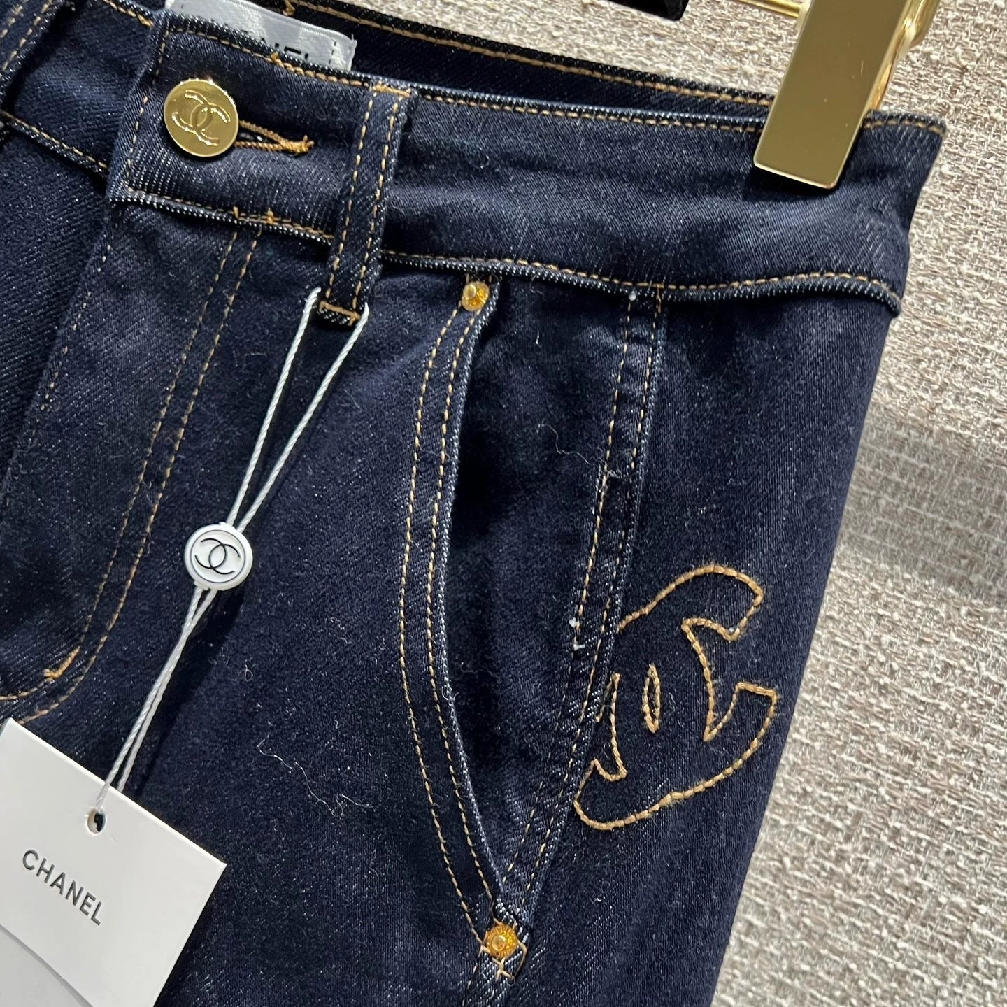 Side-embroidered washed denim jeans