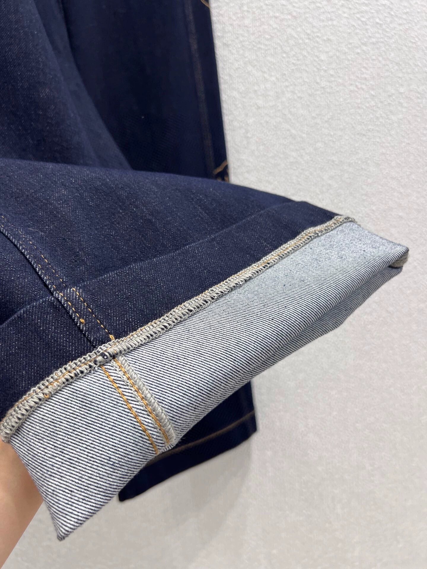 Side embroidered denim pants