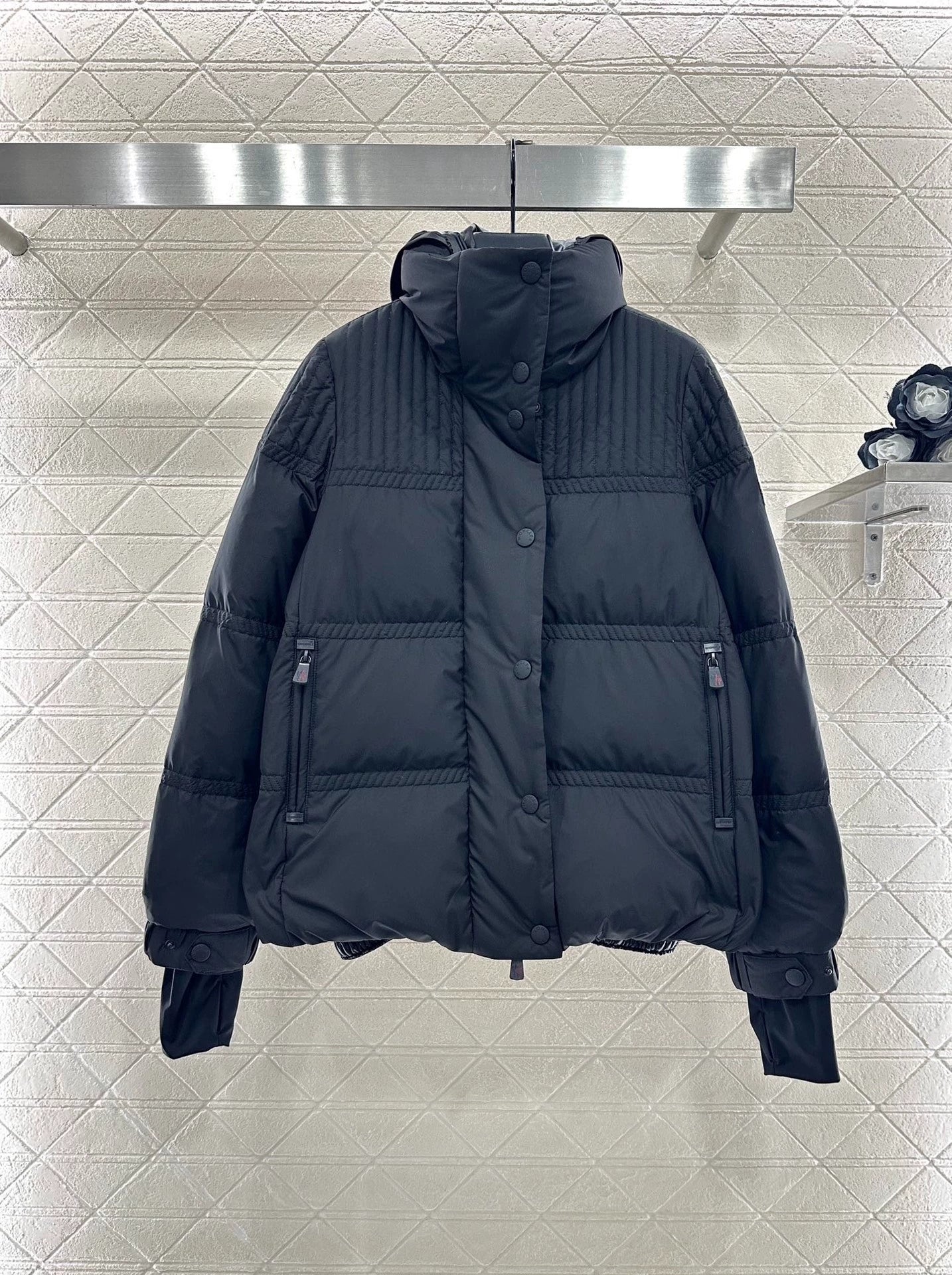 Hooded down jacket