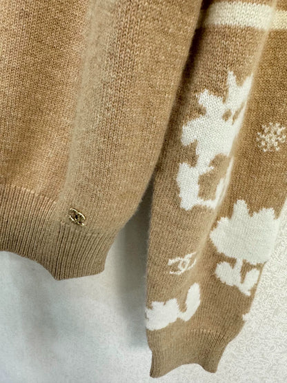 Cashmere high neck sweater