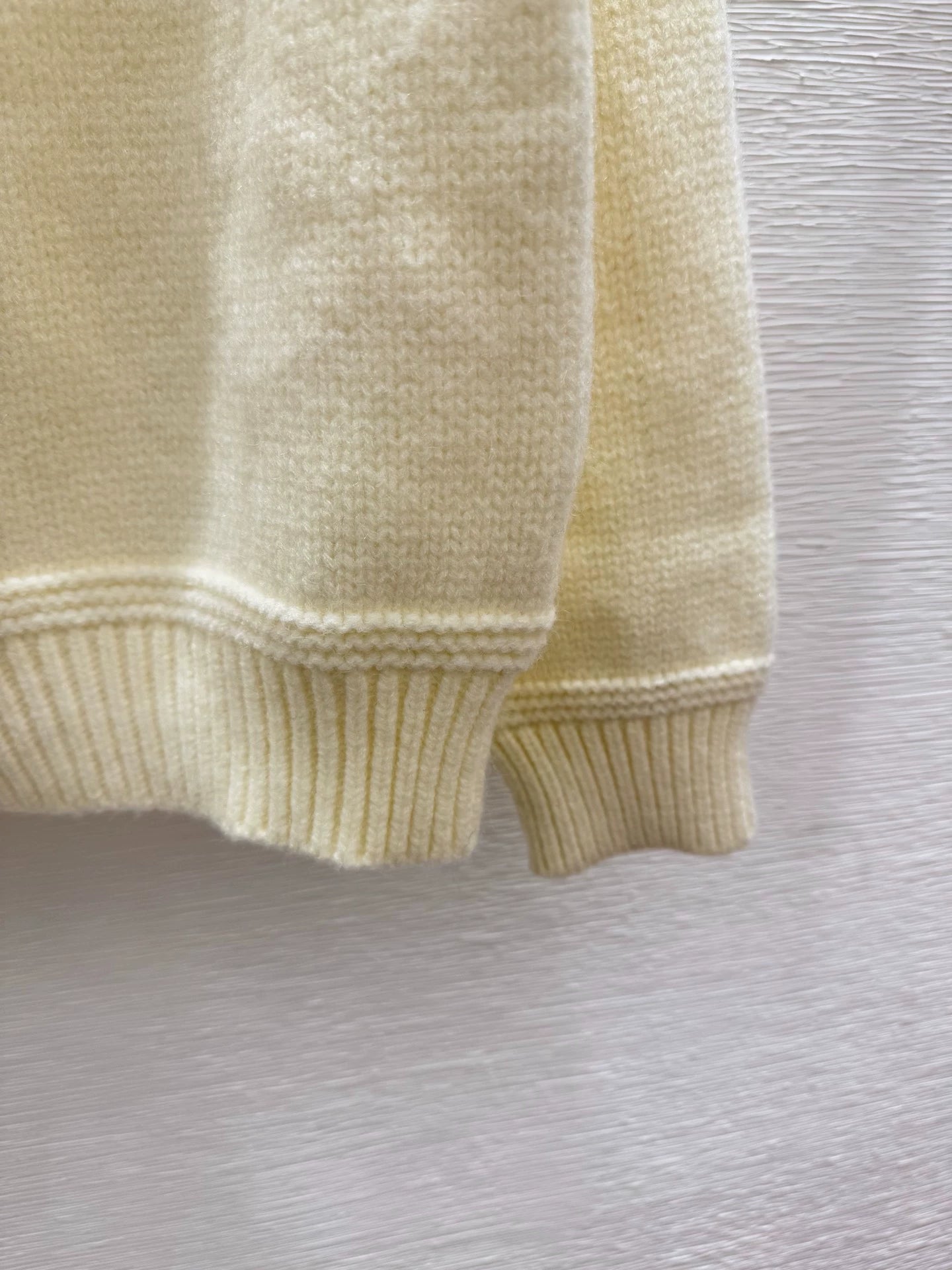 25fw Hooded knitted cardigan