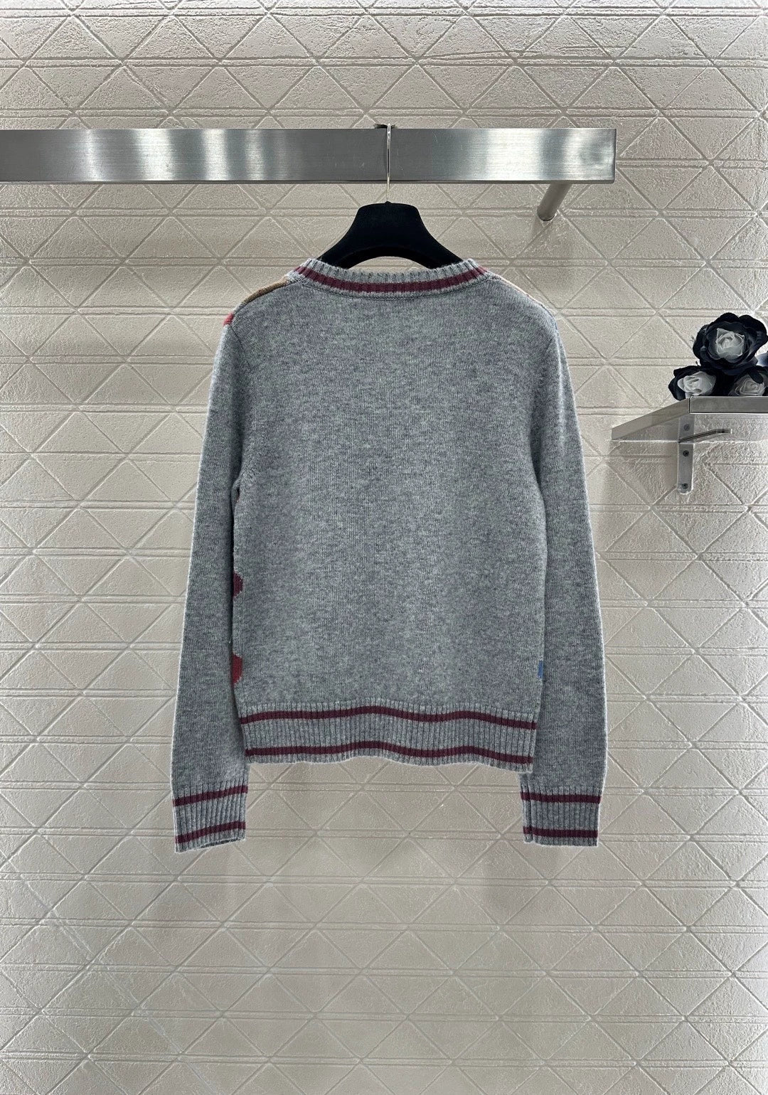 Lingge Embroidered Knitted Hooded Sweater