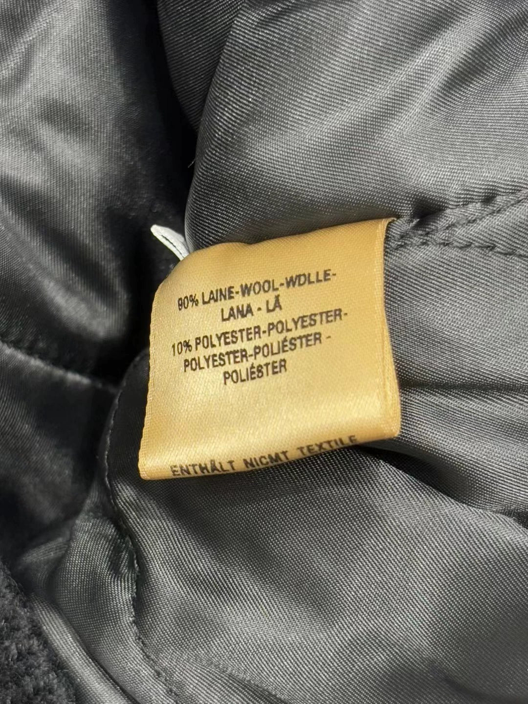 Sleeveless knitted vest