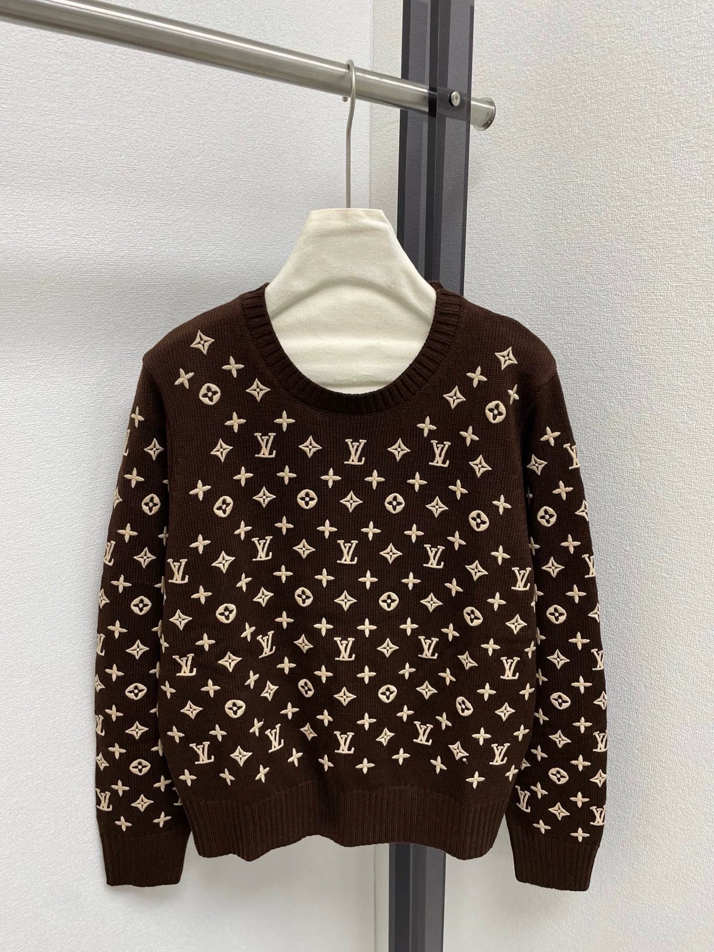 Old flower embroidery knitted sweater